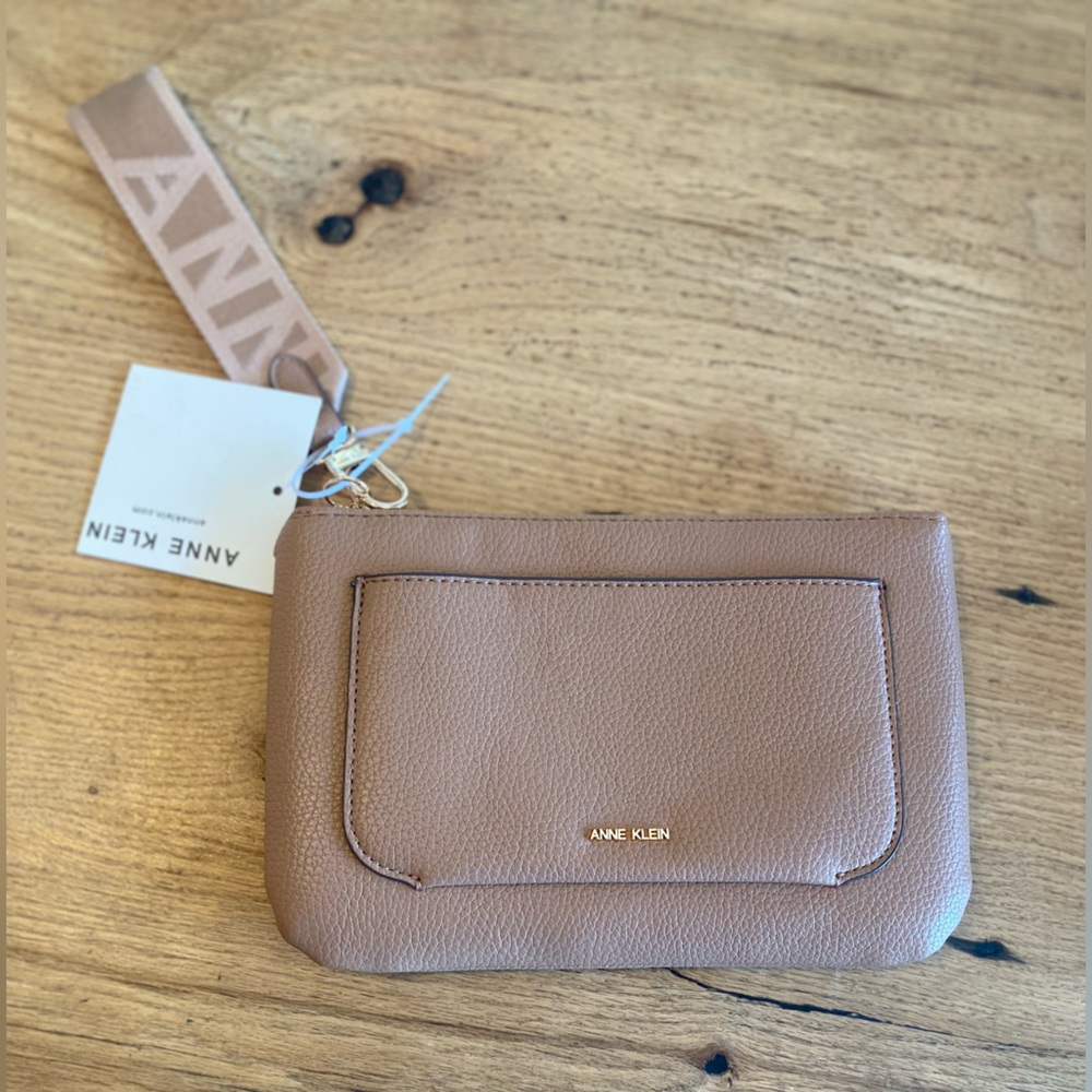 Anne Klein Tan Wristlet Clutch‎ NWT